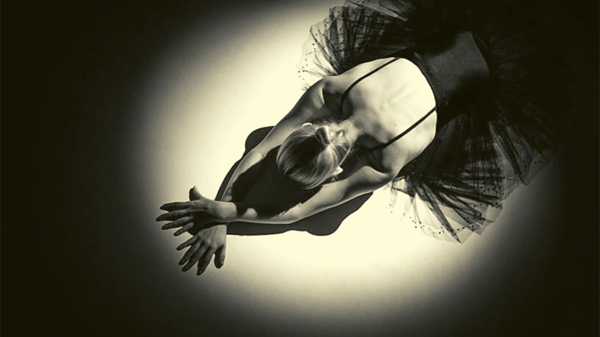 Optical Illusion: Clown or Ballerina? What do you see first? 